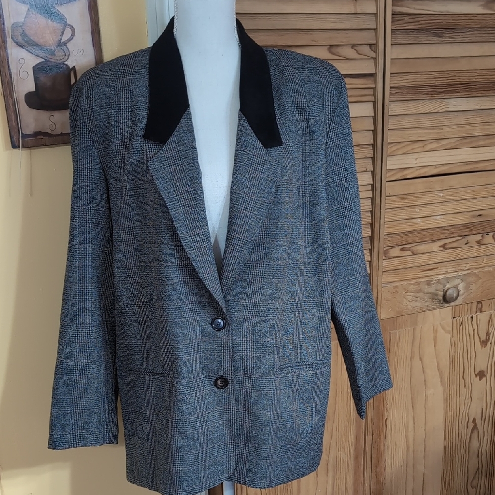 Vintage Alfred Dunner Gray Red Plaid Blazer with Black Suede Collar 16